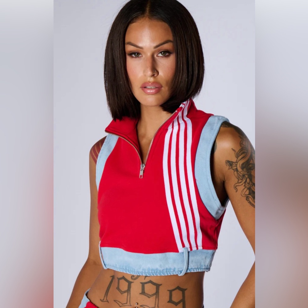 Heads up crop top